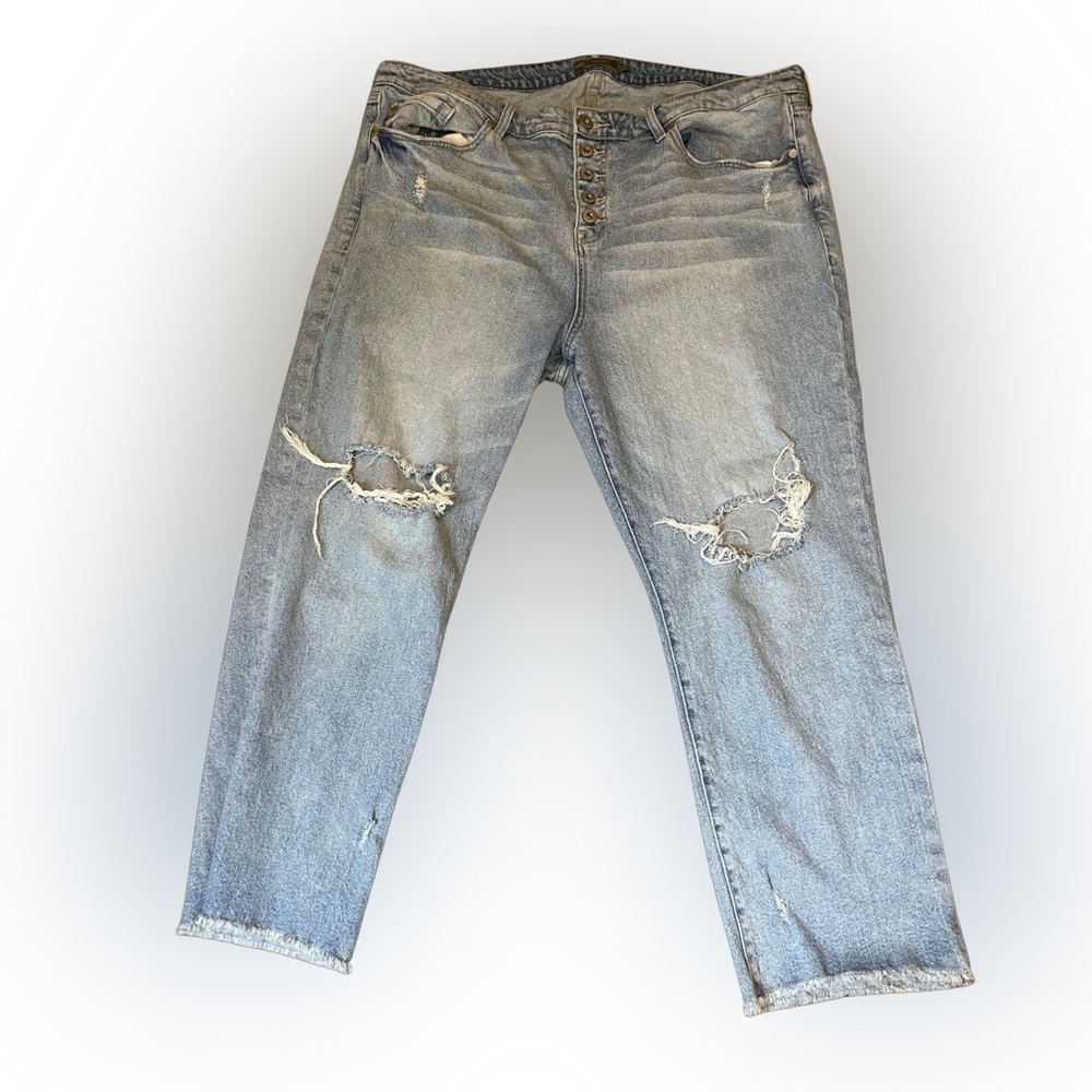 Torrid Feel the Fit button fly women 18 R slightly distressed med wash jeans